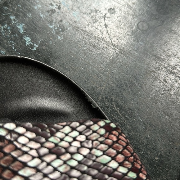 Donald J Pliner Fifi slides - Picture 4 of 10